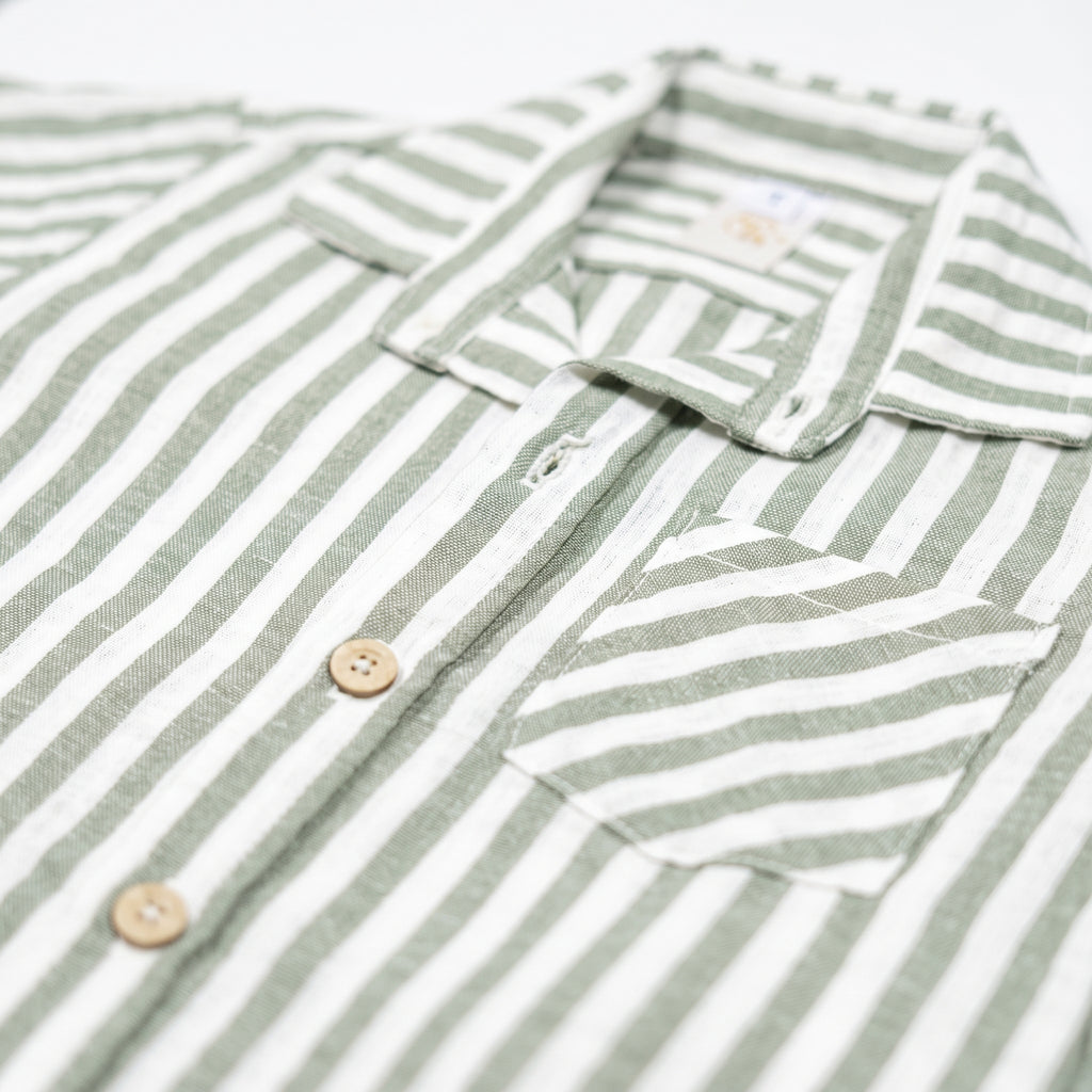 Camisa Lino Rayitas + Camiseta Osito + Jean