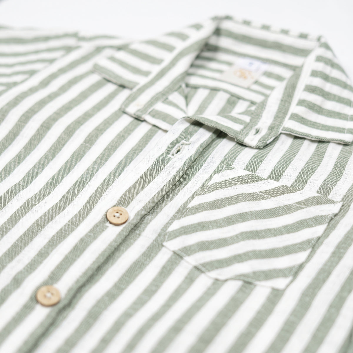 Camisa Lino Rayitas + Camiseta Osito + Jean